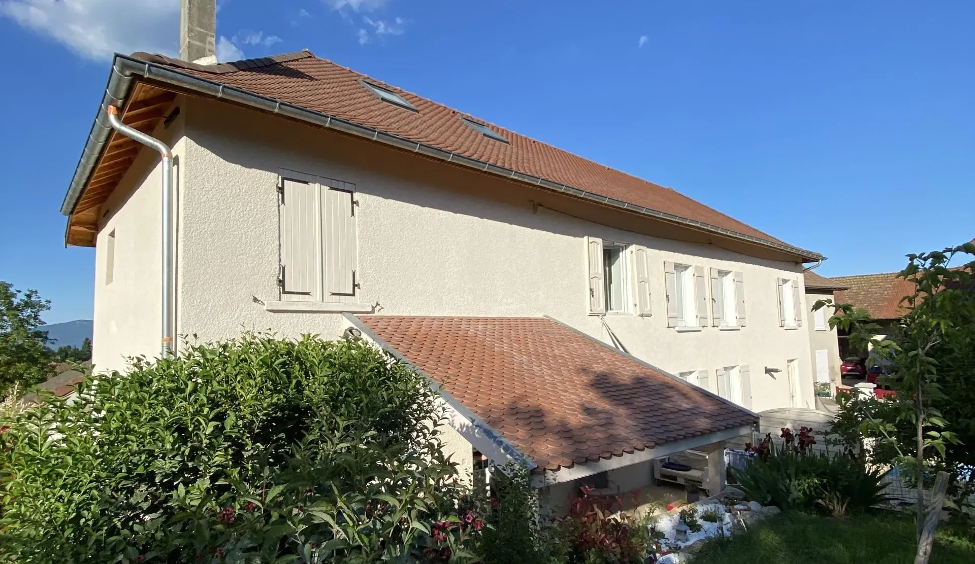 rénovation d'une façade d'une grande maison