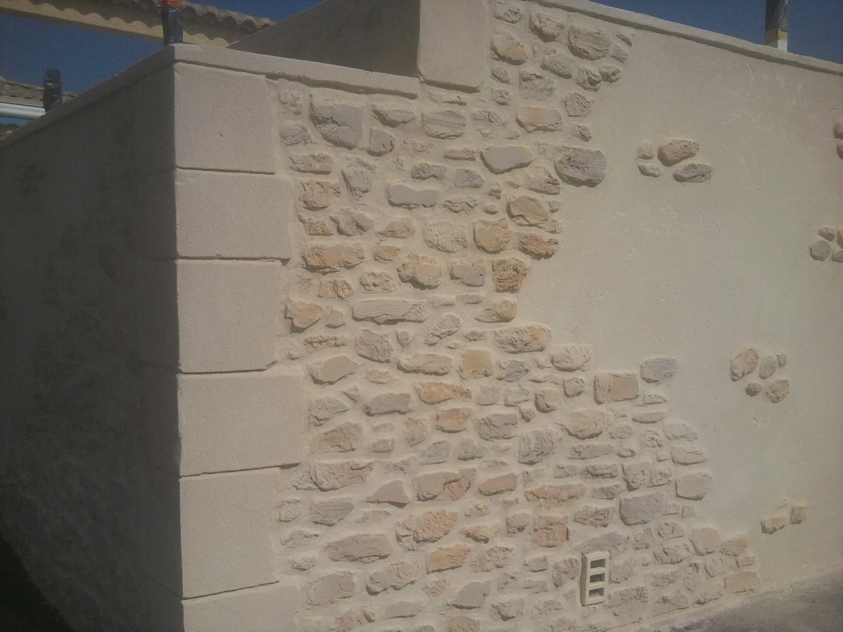 mur avec imitation pierre