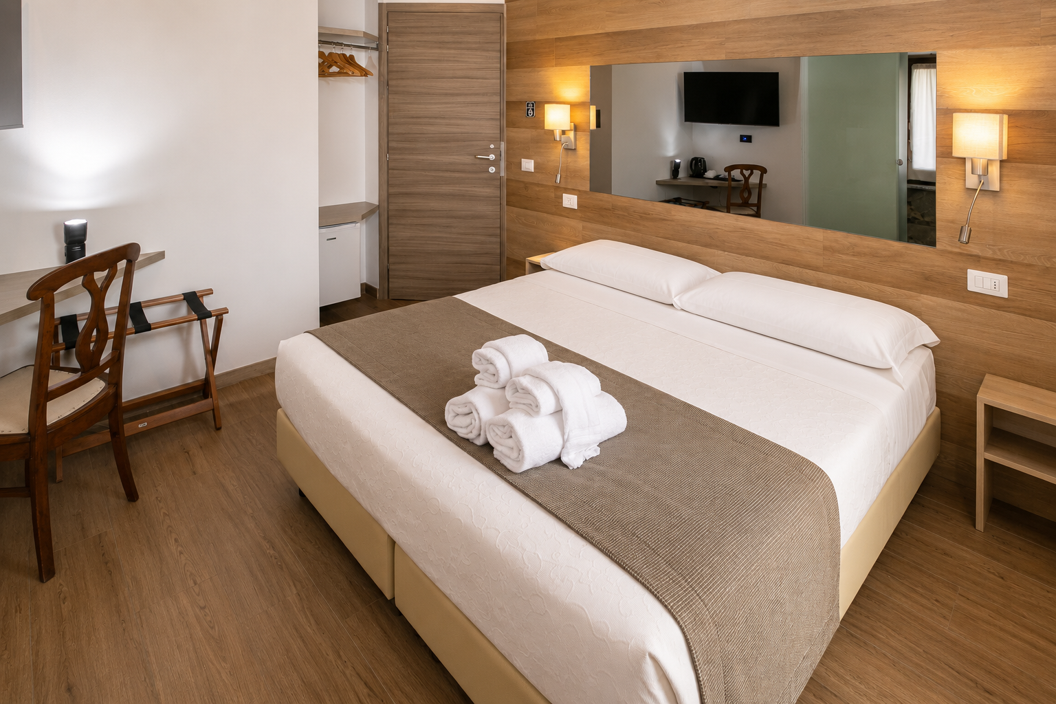 Superior
Sleeps 2 people | 18 m2 | 2 x Twin Bed | 1 x Double Bed