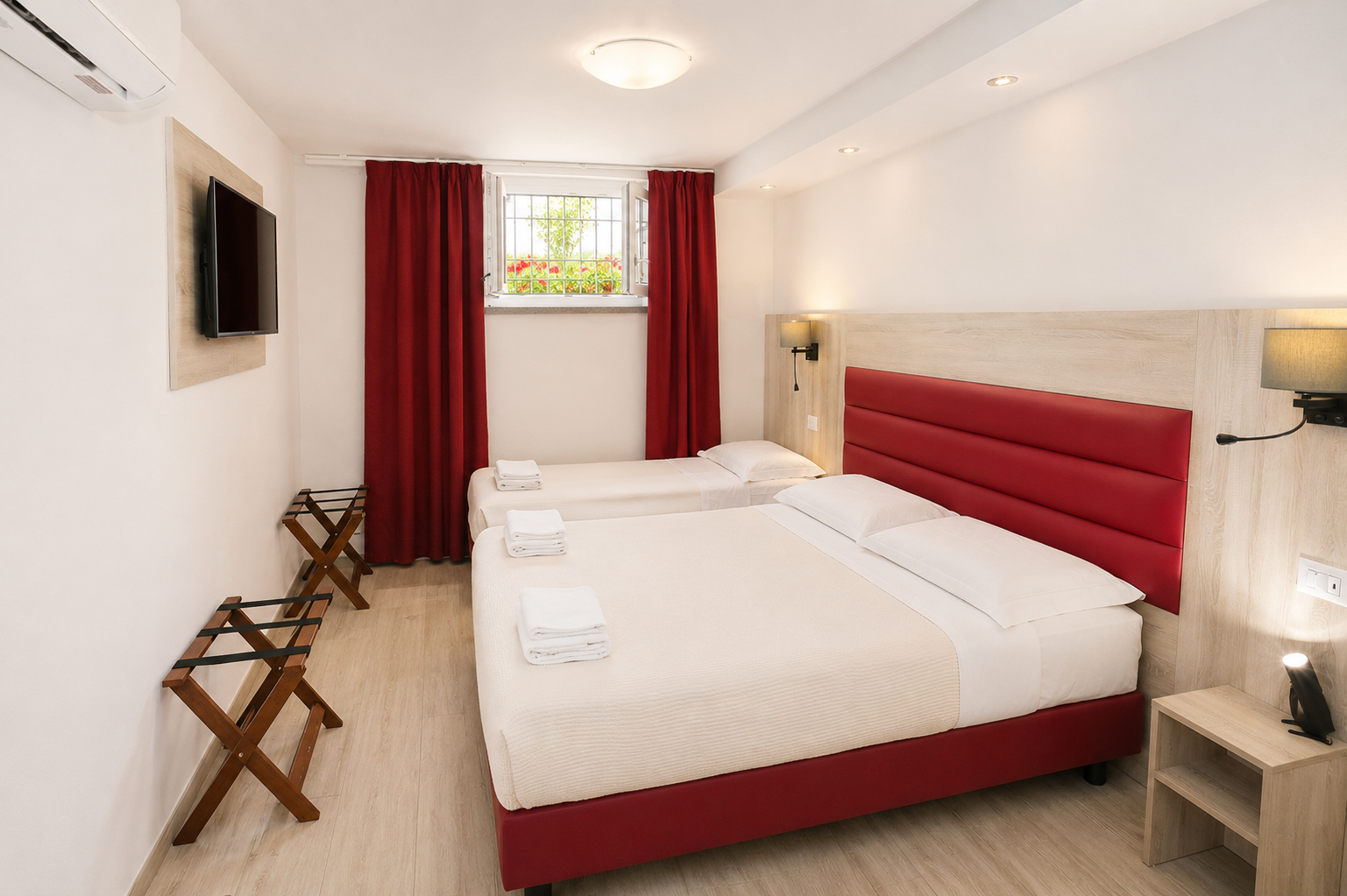 Basic Plus
Sleeps 3 people | 19 m2 | 1 x Double Bed | 3 x Single Bed