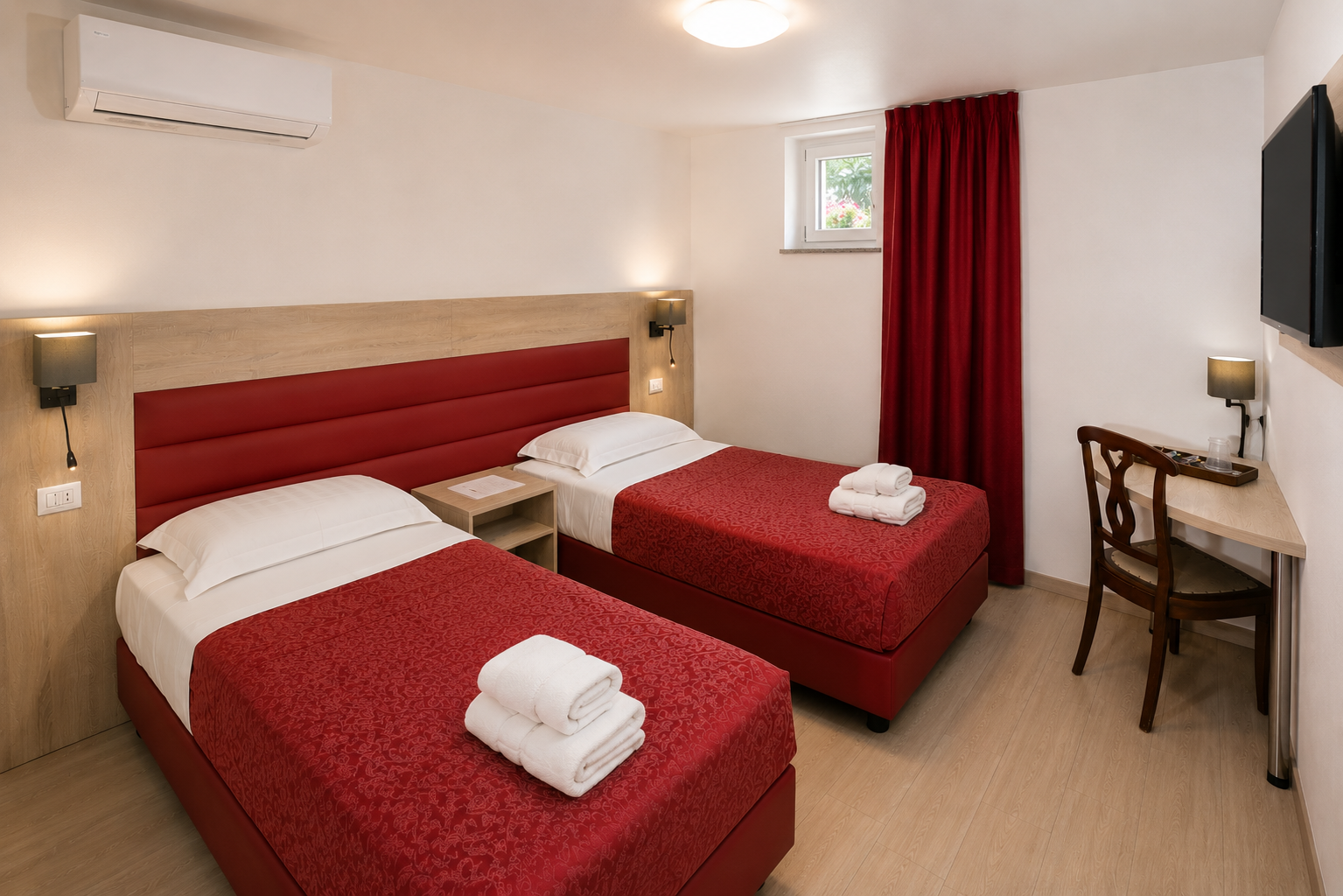 Basic
Sleeps 2 people | 15 m2 | 1 x Double Bed | 1 x Twin Bed