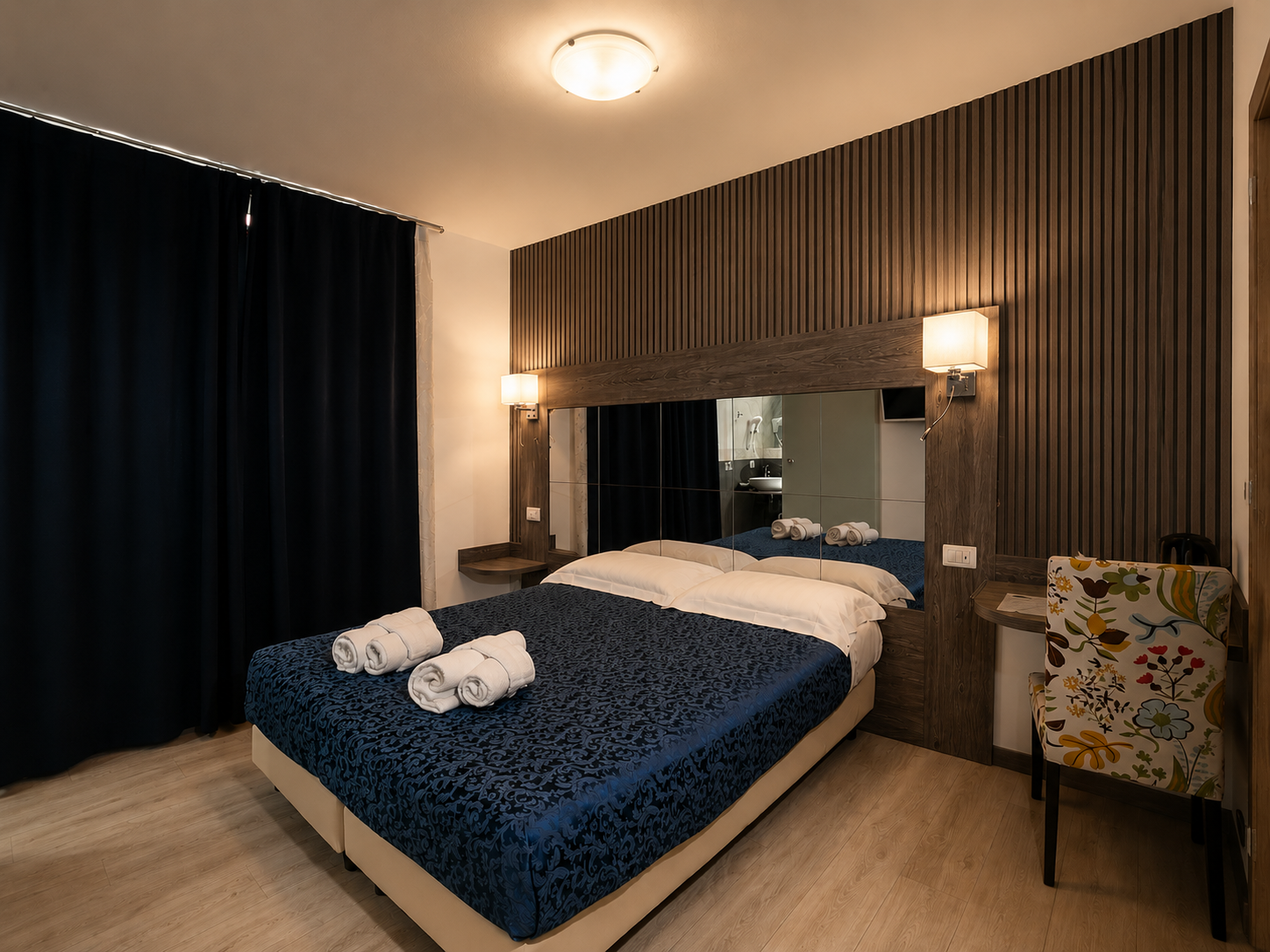 Standard
Sleeps 2 people | 15 m2 | 1 x Double Bed | 2 x Single Bed