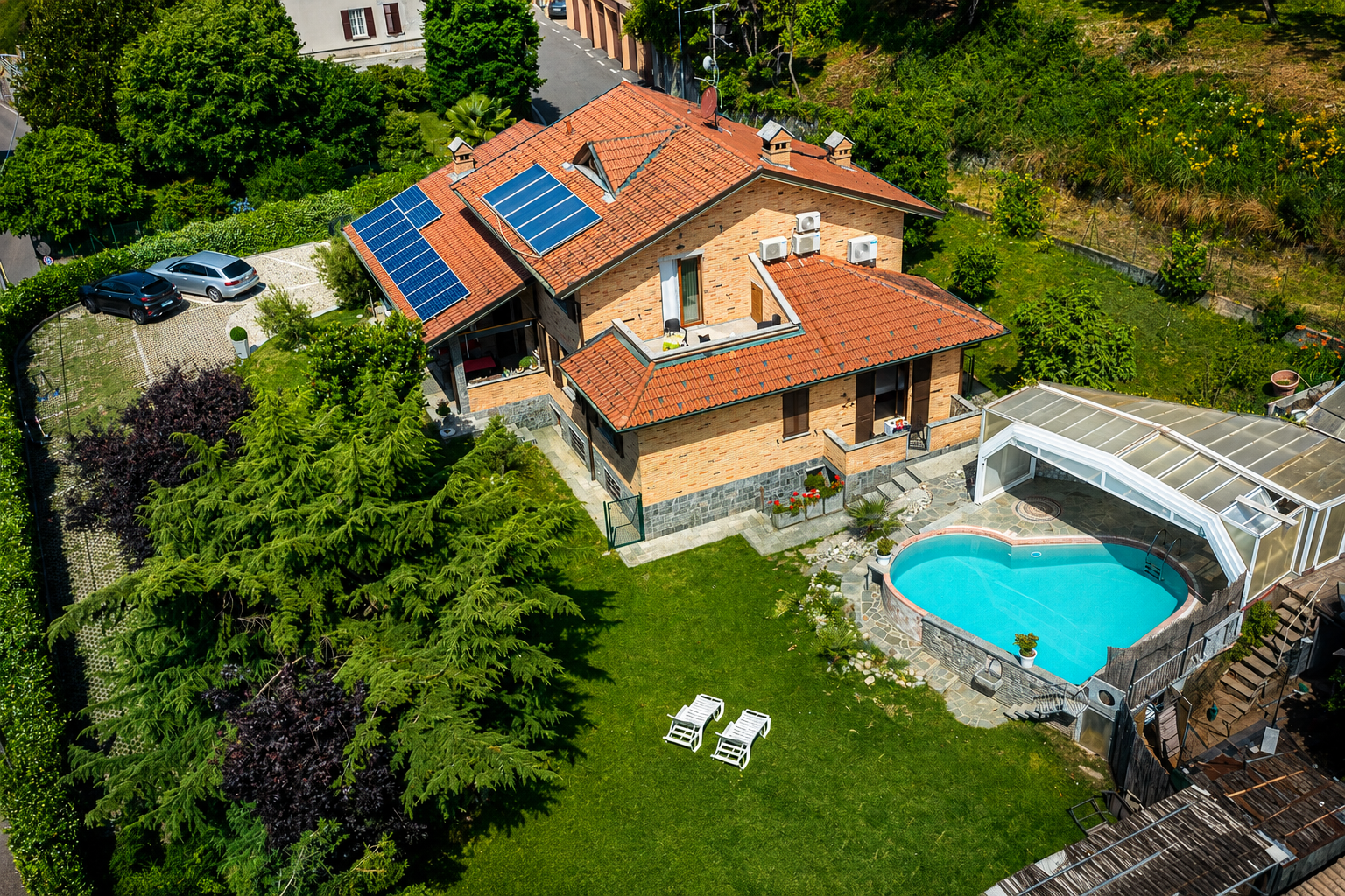 Outdoor seasonal swimming pool and garden at Villa Cuore Lake Como