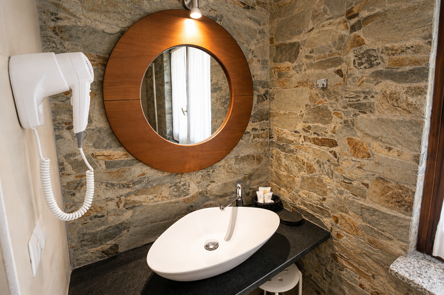 Superior
Sleeps 2 people | 18 m2 | 2 x Twin Bed | 1 x Double Bed