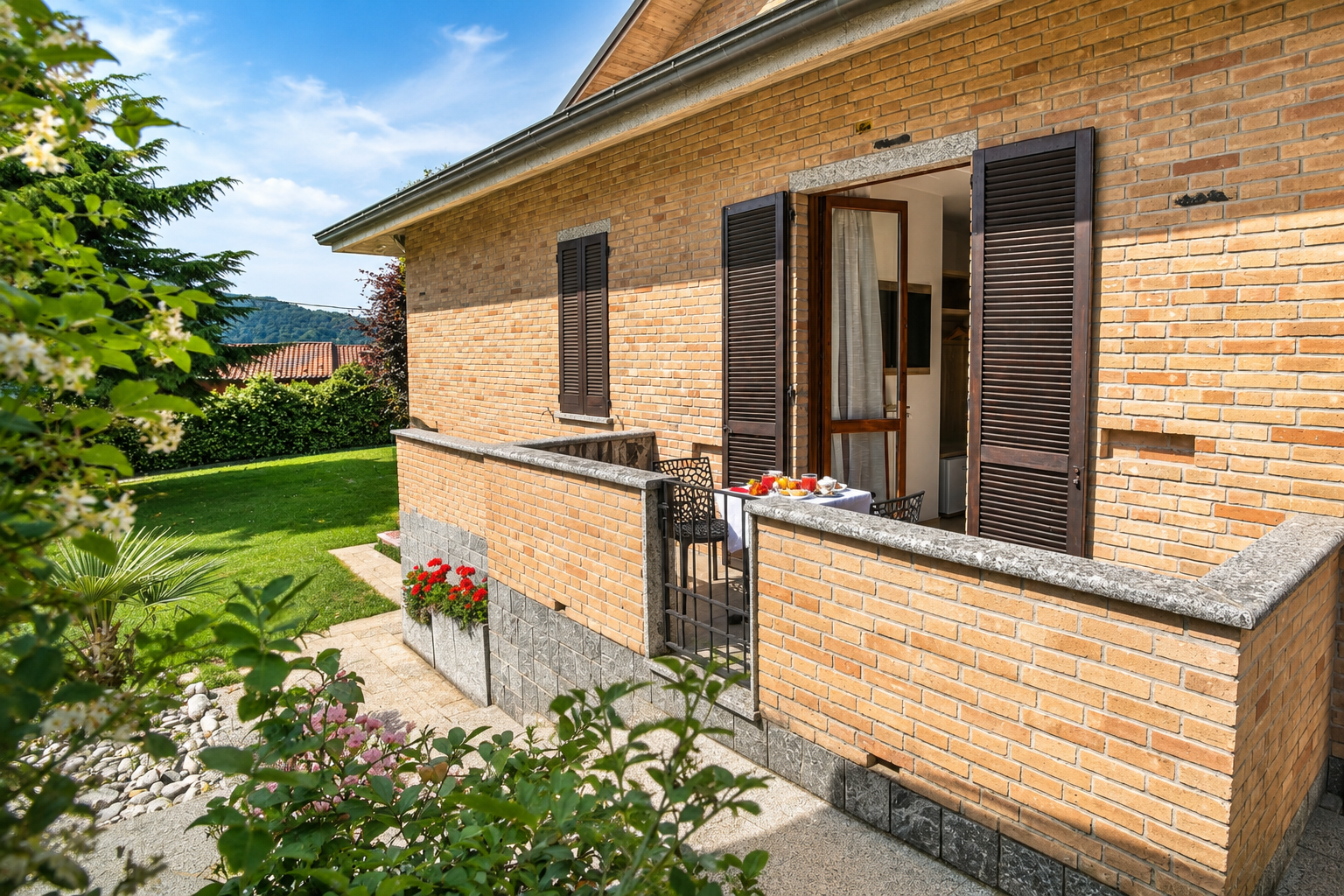 Superior Plus
Sleeps 3 people | 19 m2 | 1 x Double Bed | 2 x Single Bed