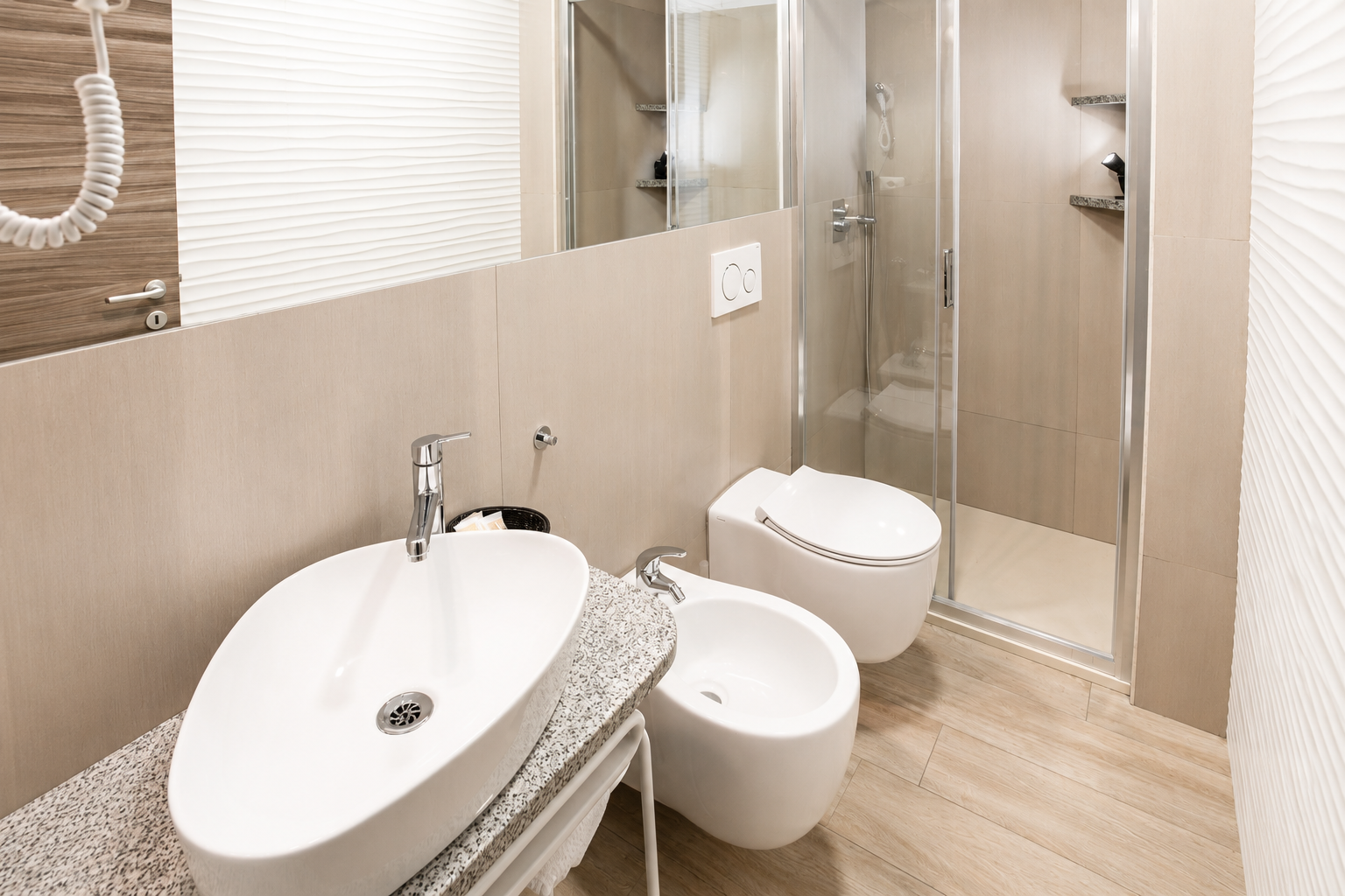 Basic Plus
Sleeps 3 people | 19 m2 | 1 x Double Bed | 3 x Single Bed