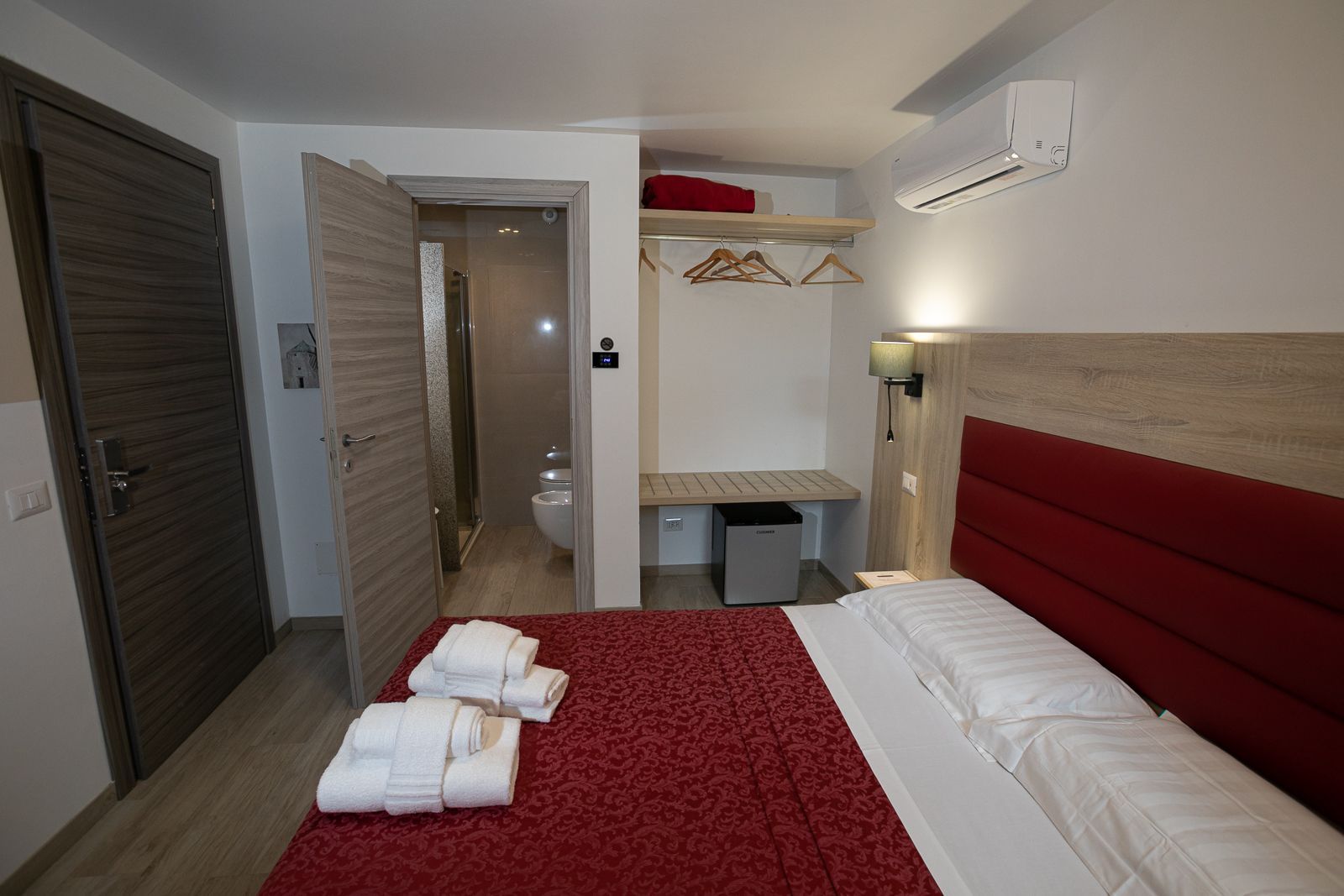 Basic
Sleeps 2 people | 15 m2 | 1 x Double Bed | 1 x Twin Bed