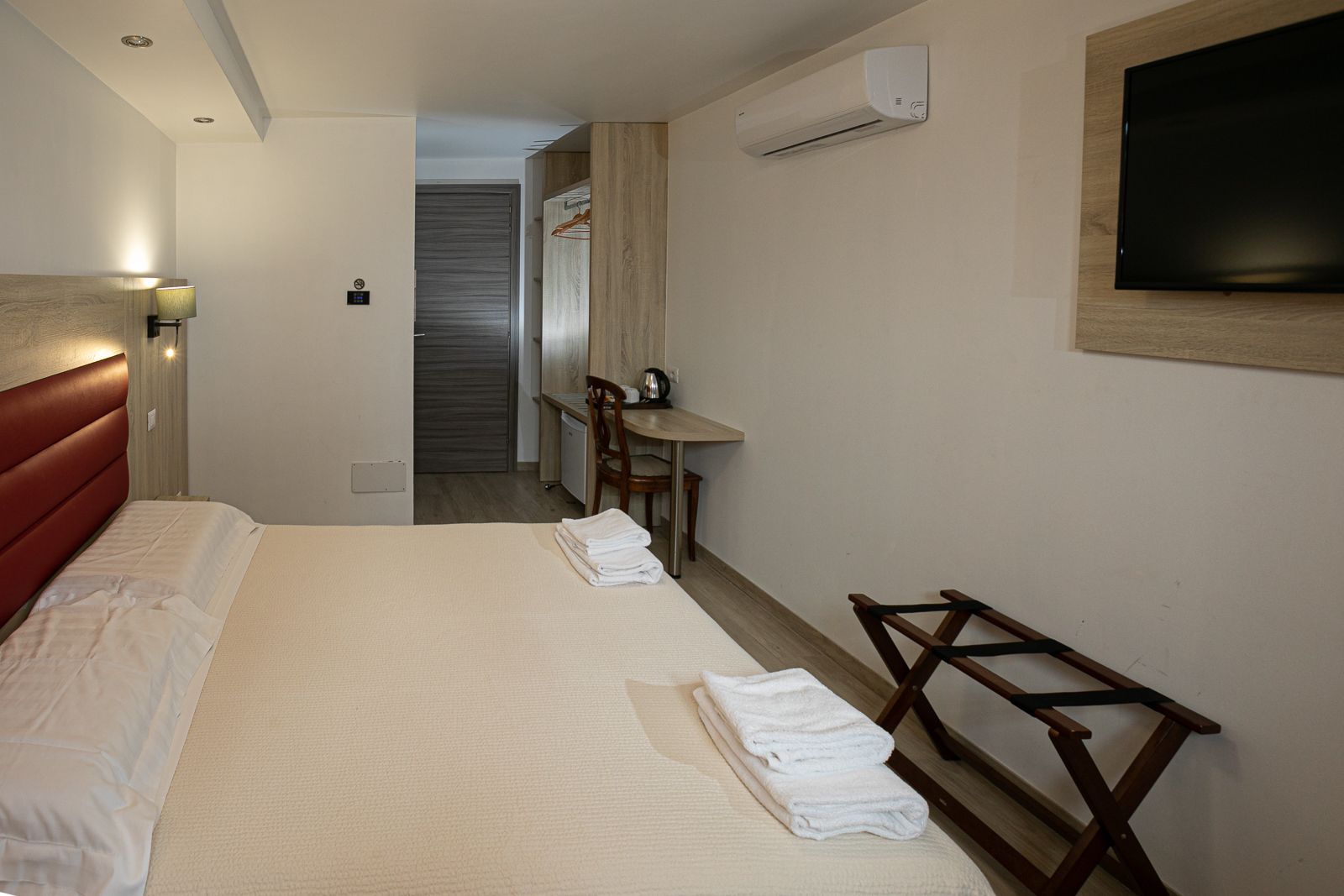 Basic Plus
Sleeps 3 people | 19 m2 | 1 x Double Bed | 3 x Single Bed