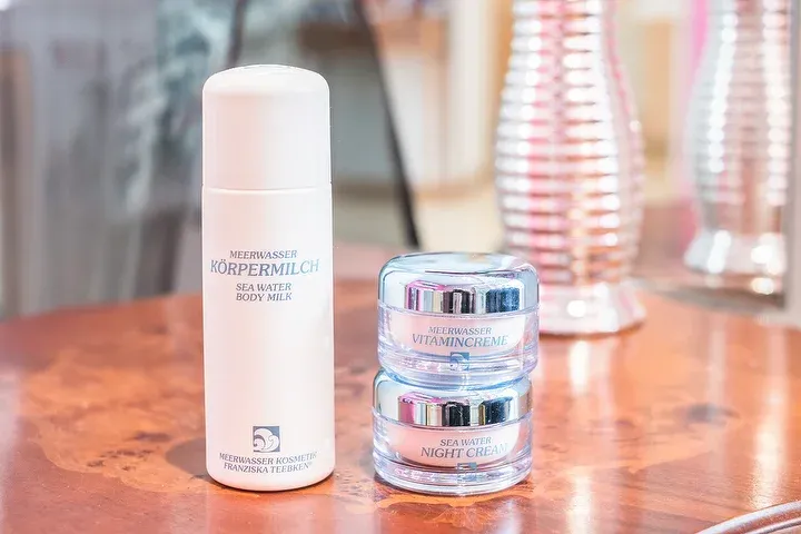 Kosmetikprodukte für Gesichtsbehandlung in München