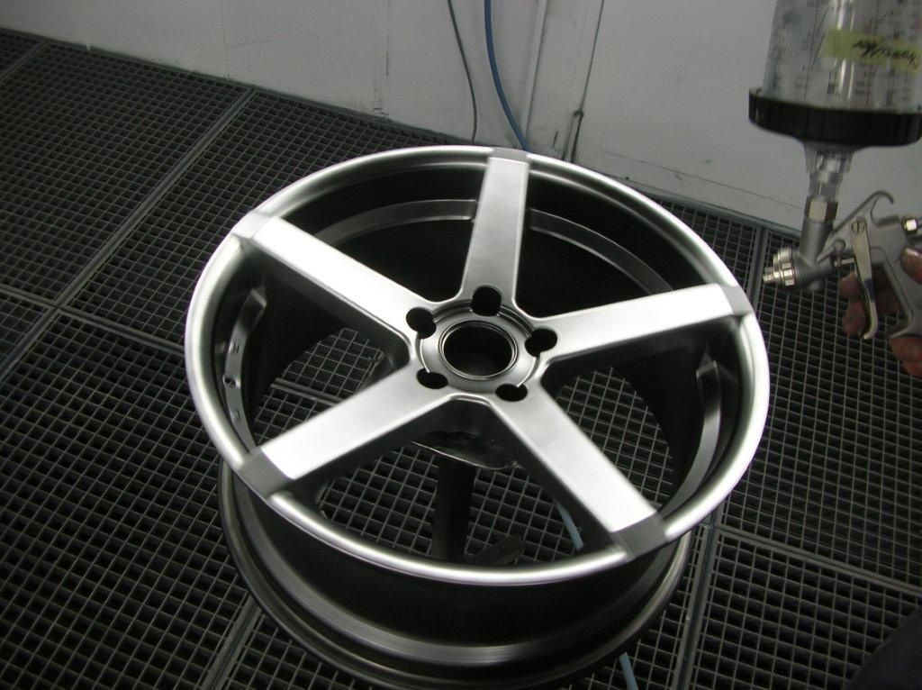 Felgen spetz. silber - Autospritzwerk Auricchio - Dübendorf