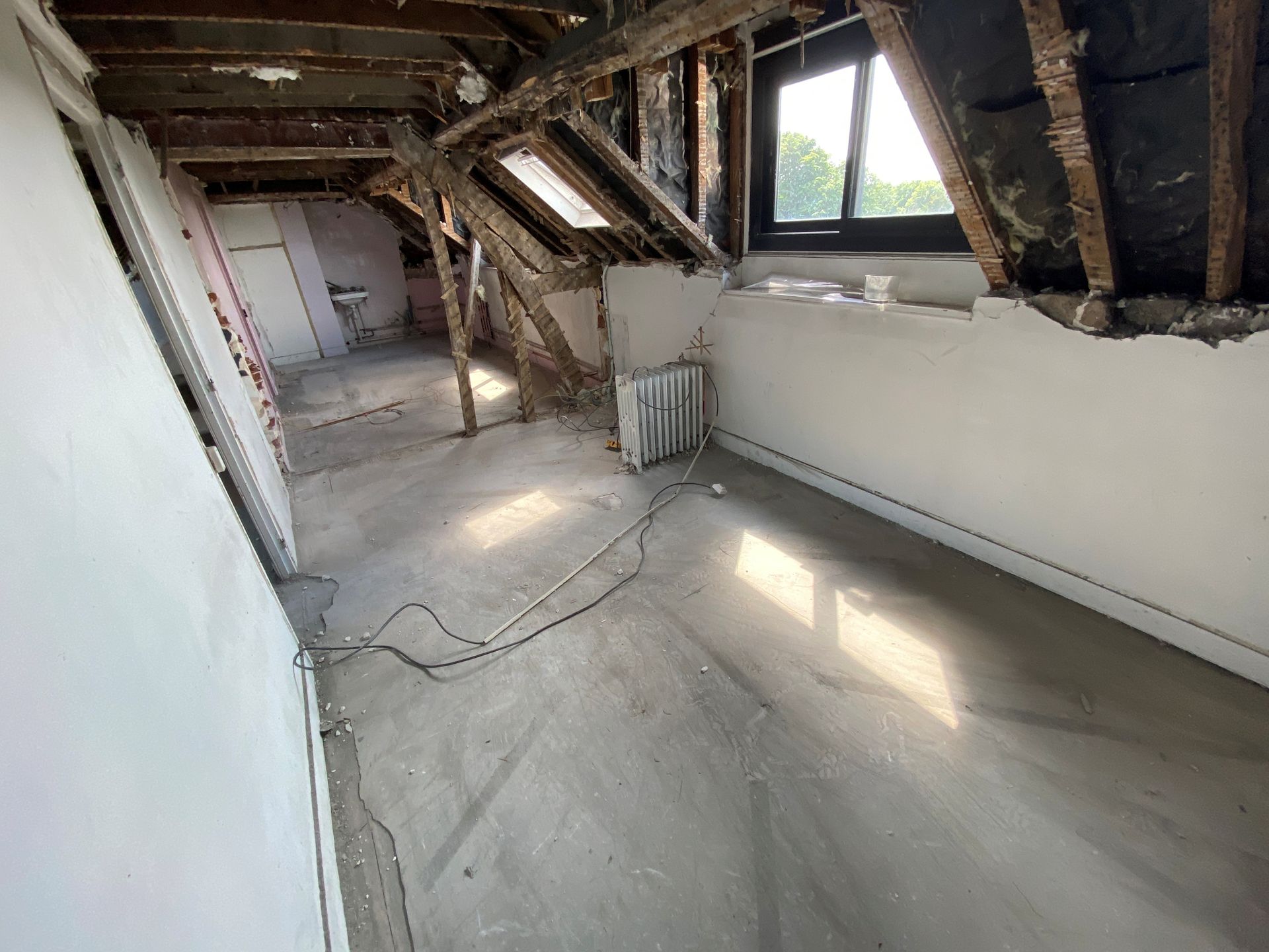 Travaux d'aménagement d'un studio sous les combles 01