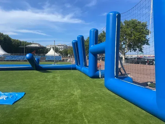Éléments gonflables pour terrain de foot