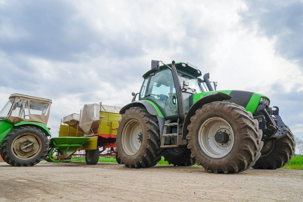 Traktor - Uetz und Söhne GmbH - Riedholz