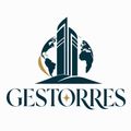 Logotipo de GESTORRES con un rascacielos estilizado y un globo terráqueo en verde azulado oscuro y dorado.