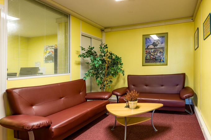 La salle d'attente de l'office d’ABC Droit.