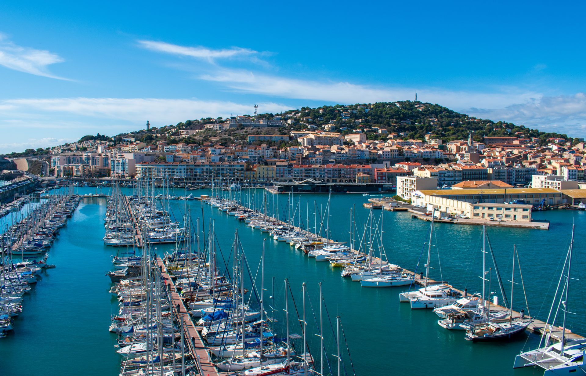 Le port de plaisance de la ville de Sète.