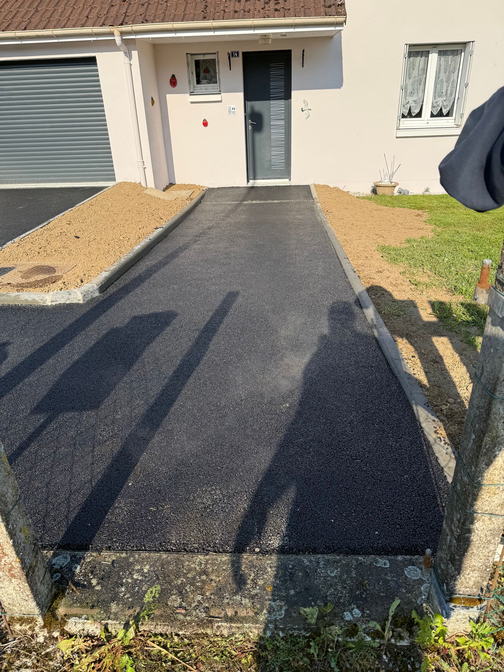 Cour à l'avant d'une maison
