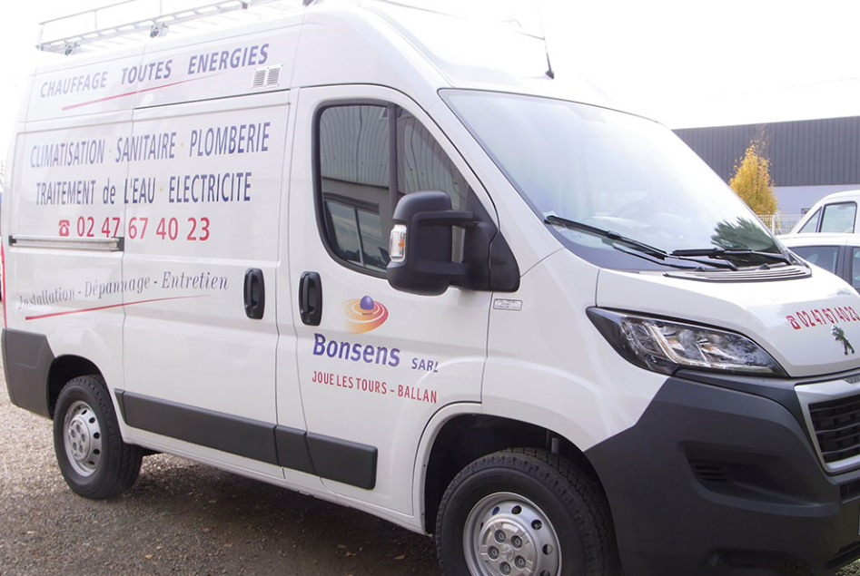 Le camion de l'entreprise BONSENS SARL