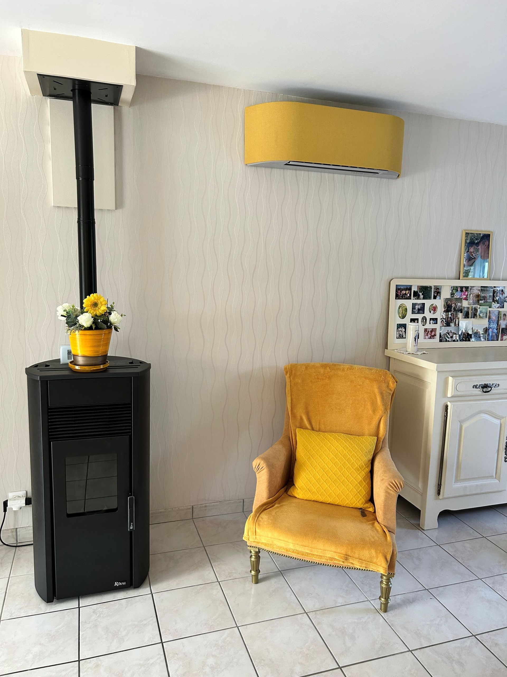 Un poêle à bois dans un salon