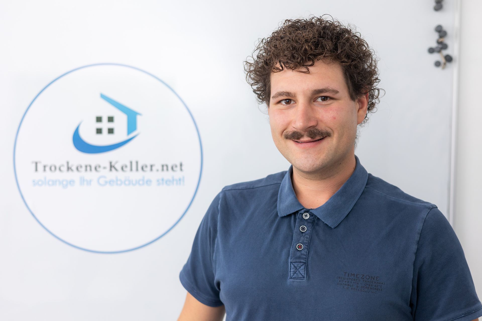 Portrait des Geschäftsführers Jonas Farkas, zuständig für Gewölbekellersanierung in Heilbronn.