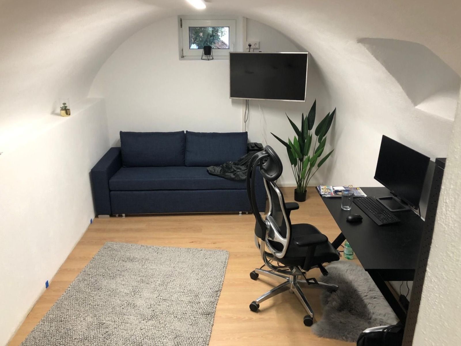 Zustand eines Gewölbekellers nach der Gewölbekellersanierung. Er ist nun als Büro nutzbar.