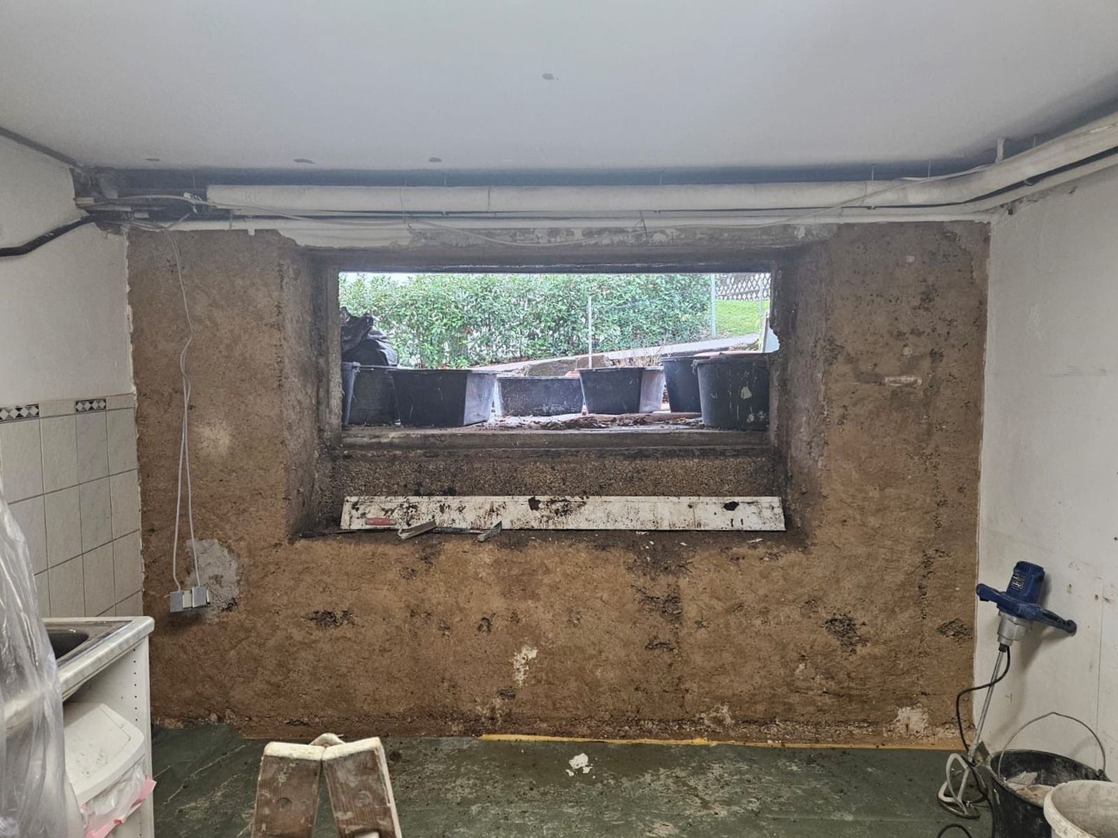 Zustand eines Kellers vor dem Auftragen der Beschichtung durch die Trockene Keller Heilbronn Franken GmbH.