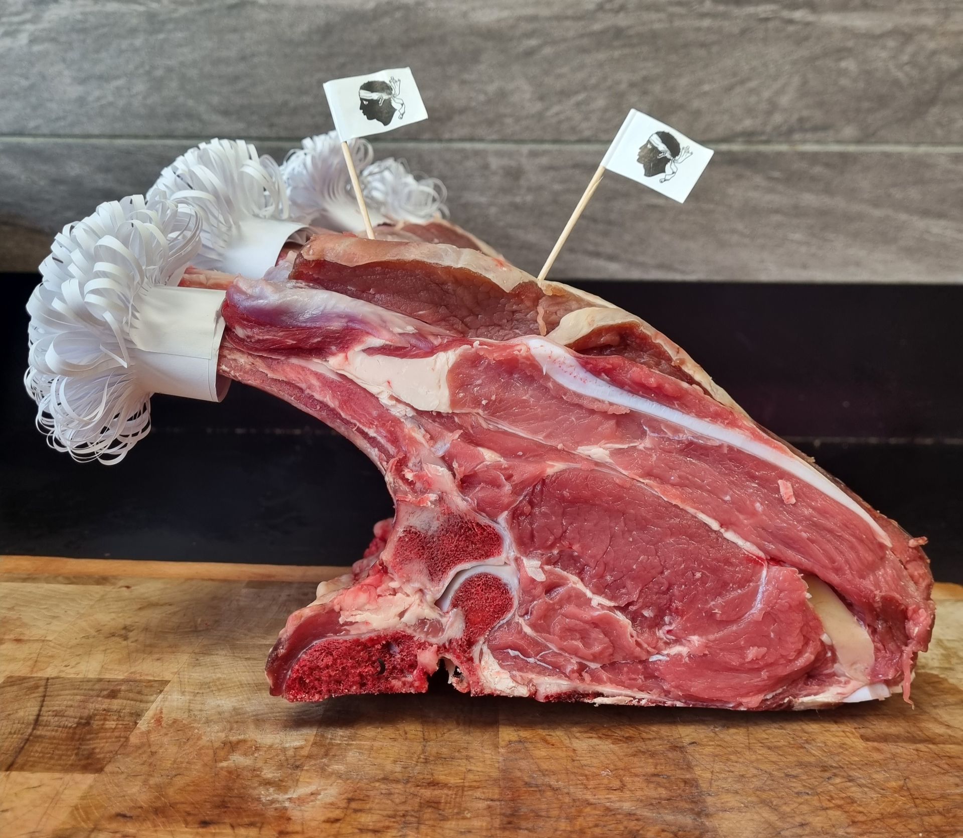 Photo de trois pièces de veau corse
