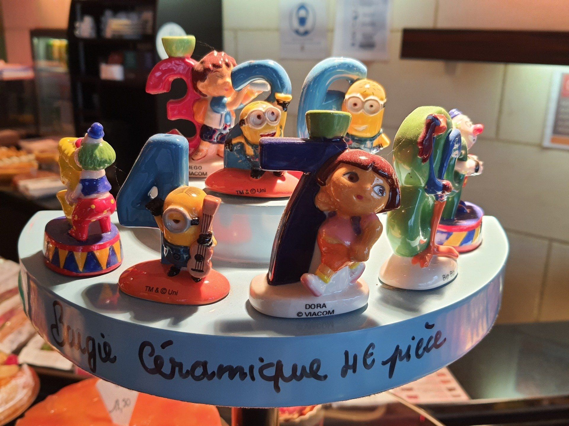 Personnages à placer sur les gâteaux d'anniversaire