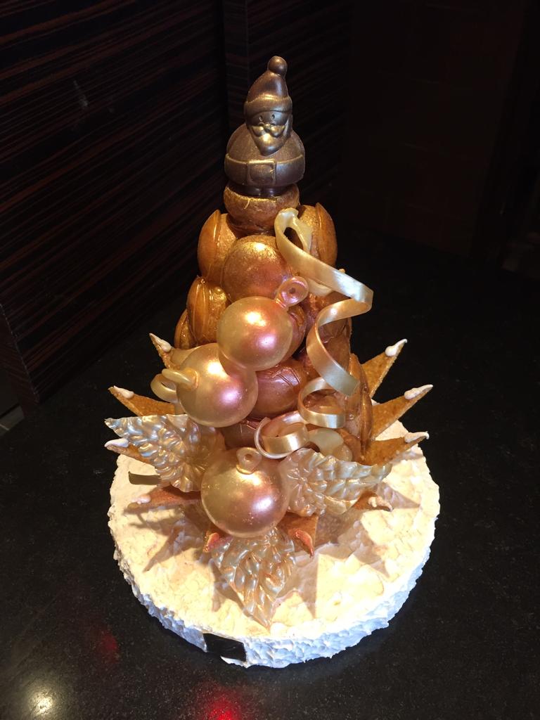 Décors en chocolat d'une pièce montée