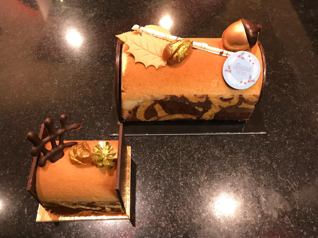 Deux petites pâtisseries au chocolat