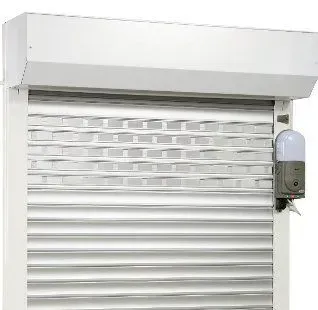 Volet roulant blanc fermé avec unité de moteur latérale
