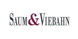 Saum & Viebahn-Logo mit Text in Dunkelgrau und Burgunderrot auf weißem Hintergrund.