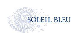 Logo für Soleil Bleu, mit blauem Text und einem kreisförmigen, künstlerischen Hintergrund.