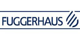 Das Fuggerhaus-Logo: marineblauer Text auf einem marineblauen Rechteck, mit einem abstrakten blauen Design auf der rechten Seite.