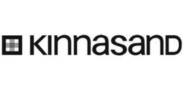 Logo für Kinnasand: quadratische Grafik mit Karomuster neben dem Markennamen, in Schwarz gedruckt.