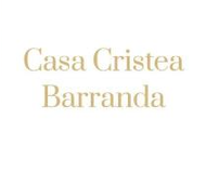 &ldquo;Casa Cristea Barranda&rdquo; en letras doradas sobre fondo blanco.