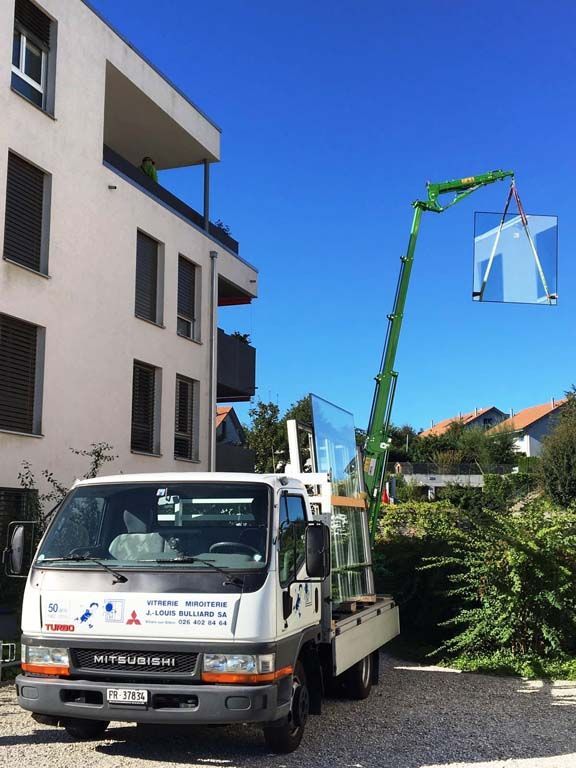 Remplacement d'un vitrage isolant avec la grue