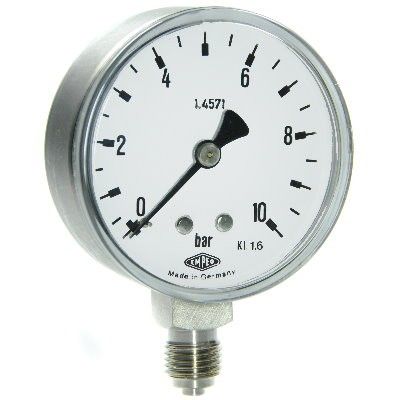 Ein Druckmessgerät mit weißem Zifferblatt und schwarzer Nadel, die auf 3 Bar zeigt. Das Messgerät zeigt in Bar an und hat ein silbernes Gehäuse.