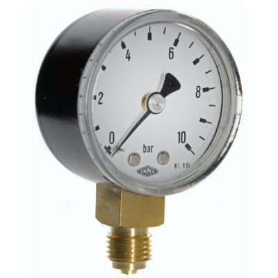 Druckmessgerät mit schwarzem Gehäuse, weißem Zifferblatt und einer Nadel, die auf 5 bar zeigt. An der Unterseite befindet sich ein Messinganschluss.