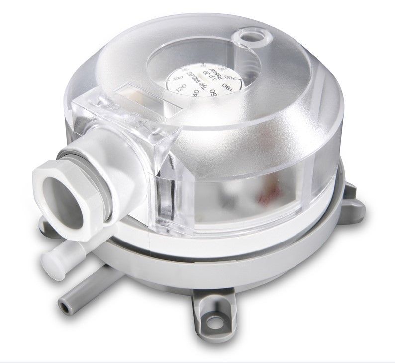 Druckschalter mit einer durchsichtigen Kunststoffkuppel und einer grauen Basis, der zum Erkennen von Druckänderungen verwendet wird.