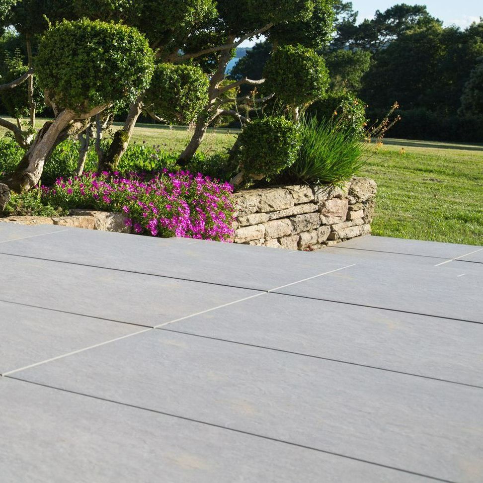 Des dalles sur une terrasse