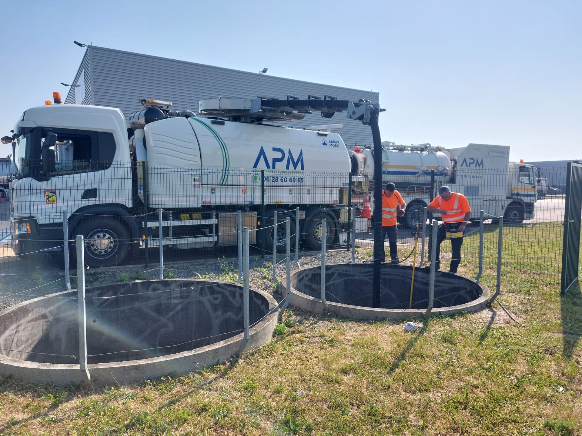 2 camions d'assainissement