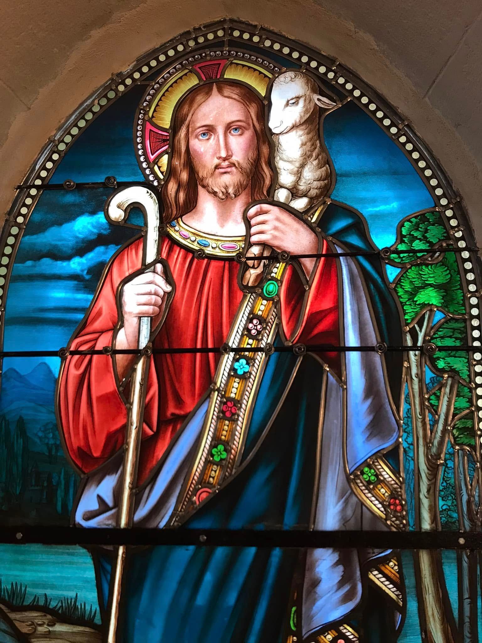 Vitrail personnage religieux