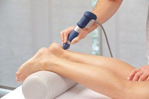 Stosswellentherapie am Fuss