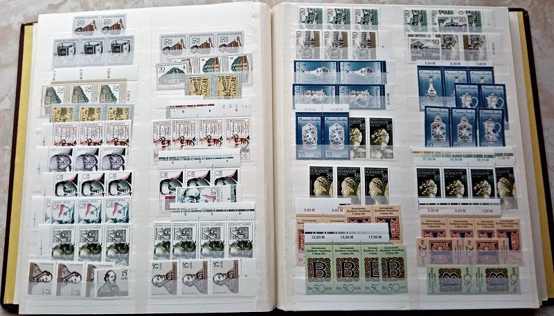 Platzhalter mit deutschem Text, der die Anzeige eines Bildes anbietet; Kontakt-E-Mail-Adresse angegeben.