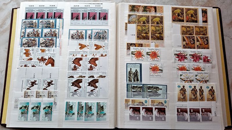 Platzhalter mit deutschem Text, der die Anzeige eines Bildes anbietet; Kontakt-E-Mail-Adresse angegeben.