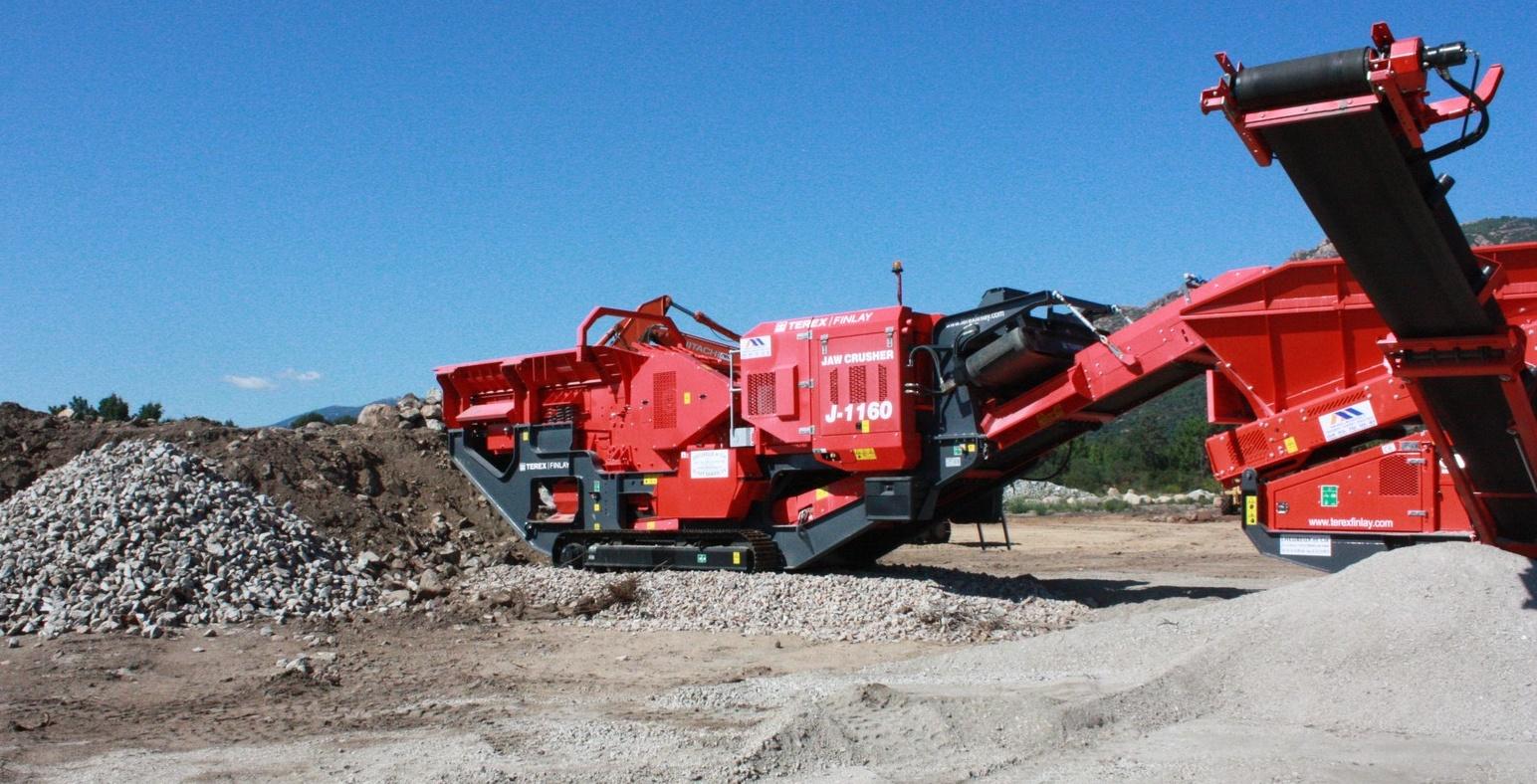 Engin rouge de concassage