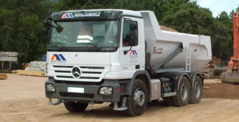 Camion benne baissé