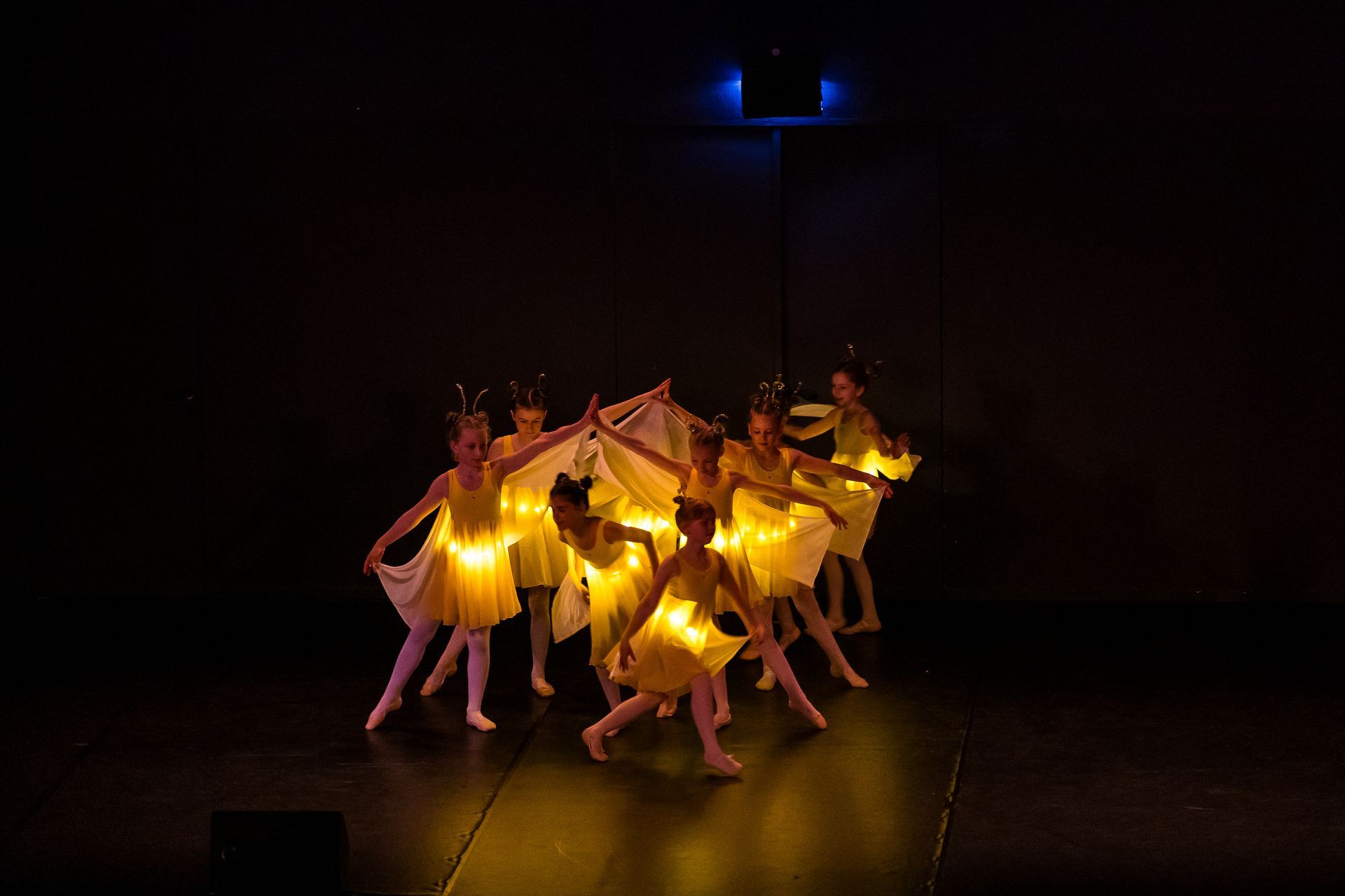 Aufführung von der Tanzschule im Hof