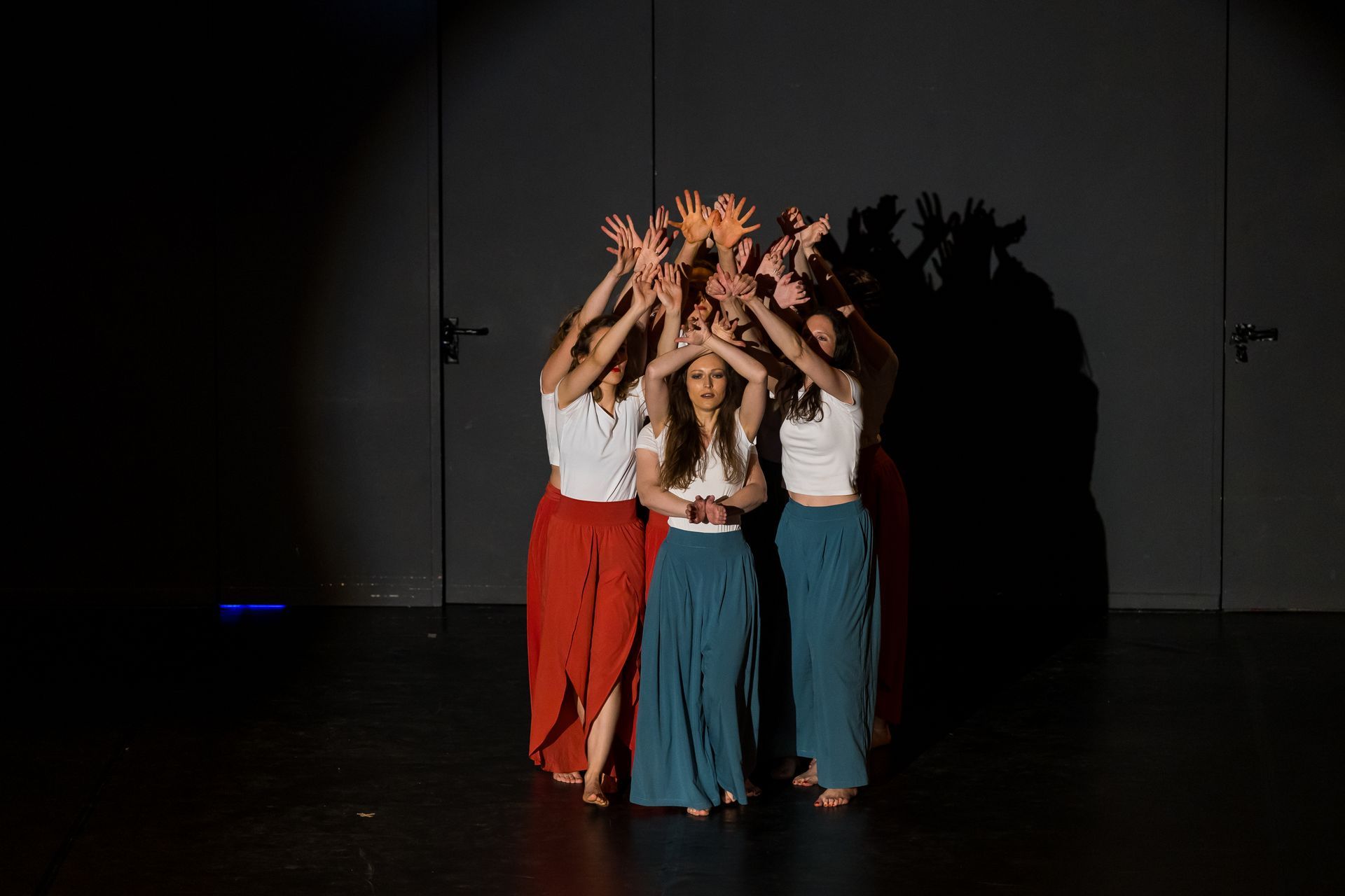 Modern Dance Tanzgruppe Aufführung.